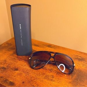 Preloved Authentic Marc Jacobs Sunnies w box.